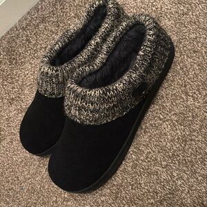 Clark’s faux fur lined slipperss, size 11, never worn